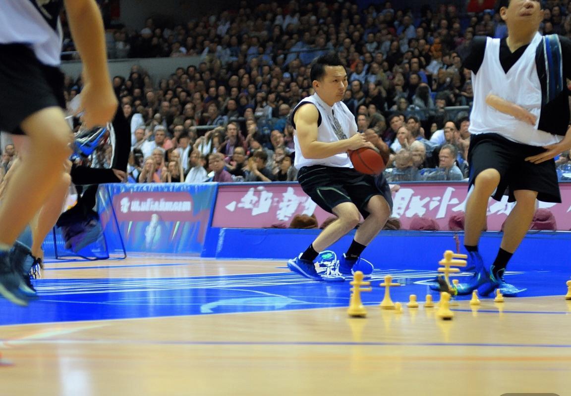2016 CBA新疆队VS广厦队巅峰对决：精彩回顾与战术解析(图3)